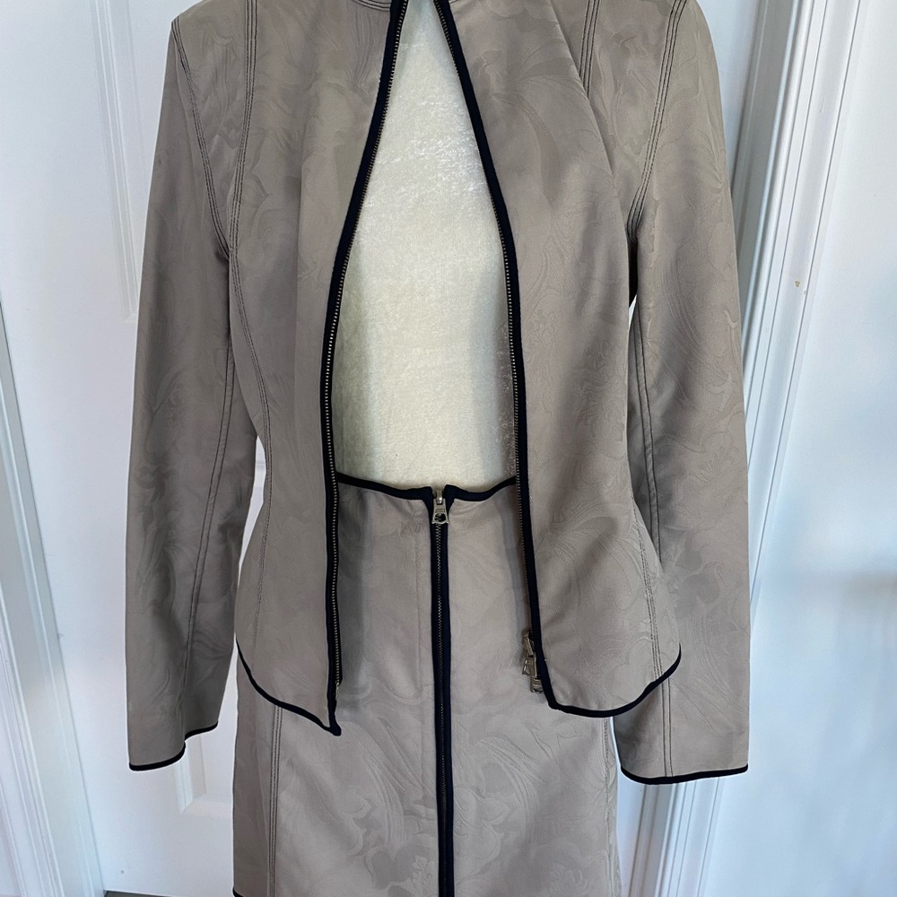 Elie Tahari Reversible Skirt Suit Size L.